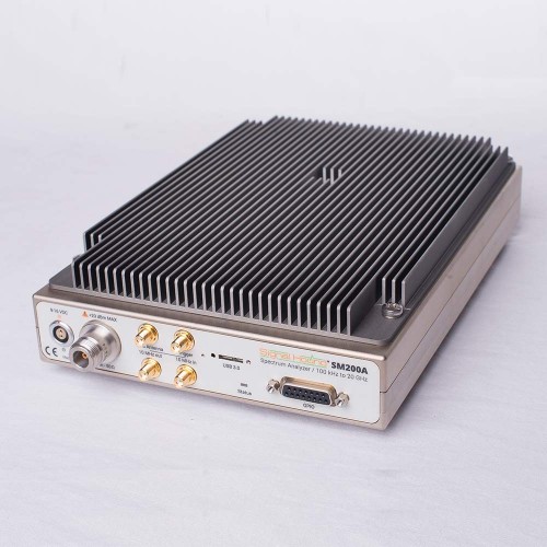 Приймач-аналізатор спектру Signal Hound SM200A